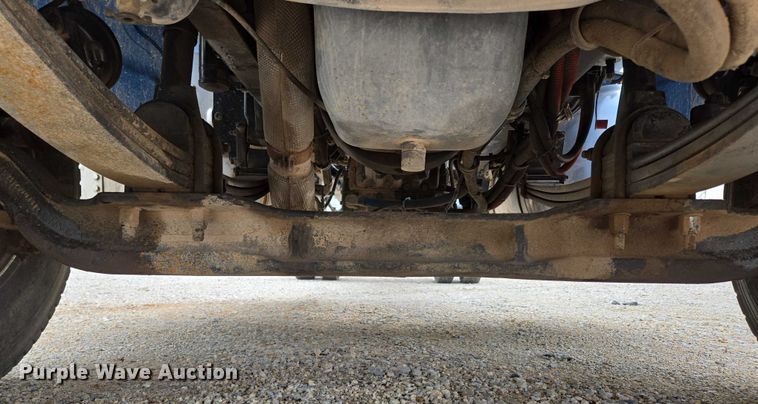 image for item ED2049 2013 Peterbilt 337 truck cab and chassis