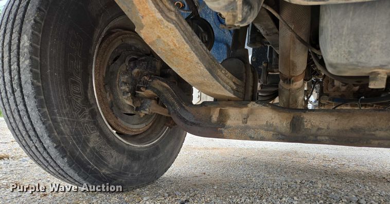 image for item ED2049 2013 Peterbilt 337 truck cab and chassis