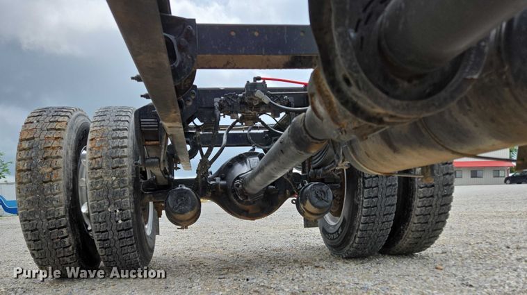 image for item ED2049 2013 Peterbilt 337 truck cab and chassis