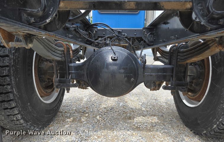 image for item ED2049 2013 Peterbilt 337 truck cab and chassis