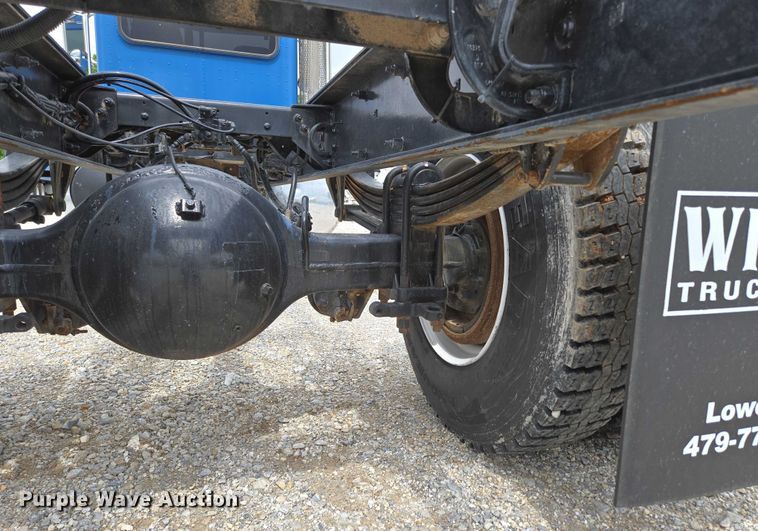 image for item ED2049 2013 Peterbilt 337 truck cab and chassis