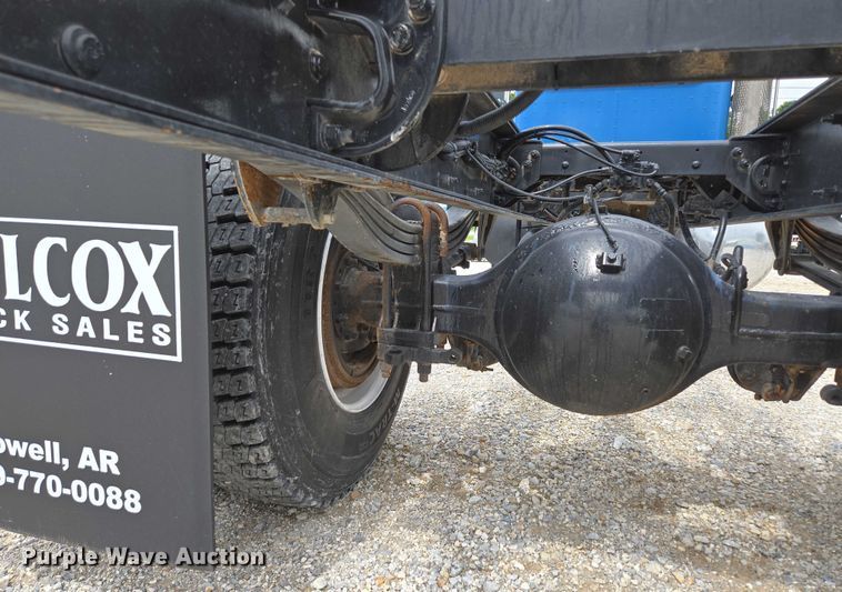 image for item ED2049 2013 Peterbilt 337 truck cab and chassis