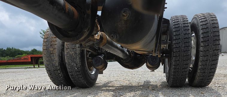 image for item ED2049 2013 Peterbilt 337 truck cab and chassis