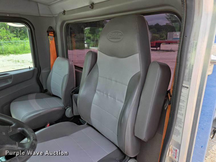 image for item ED2049 2013 Peterbilt 337 truck cab and chassis