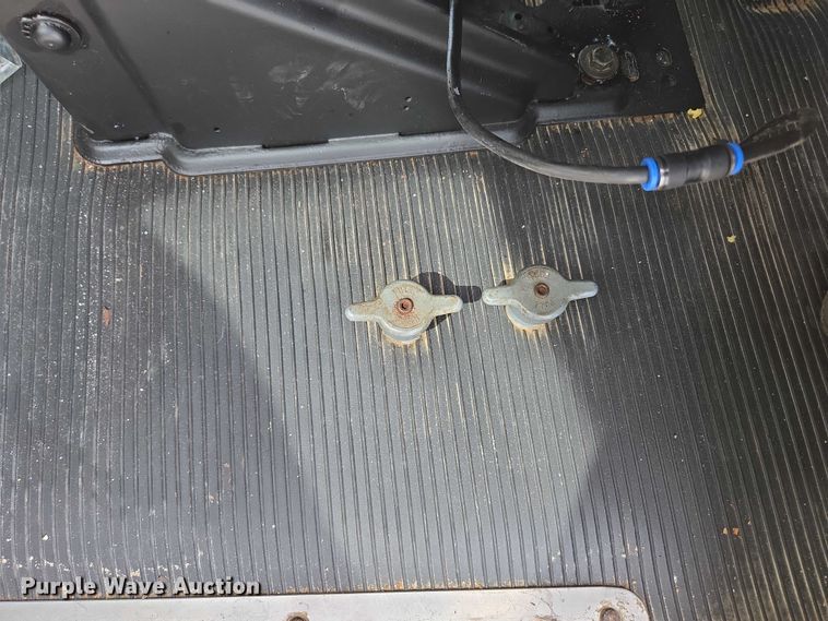 image for item ED2049 2013 Peterbilt 337 truck cab and chassis