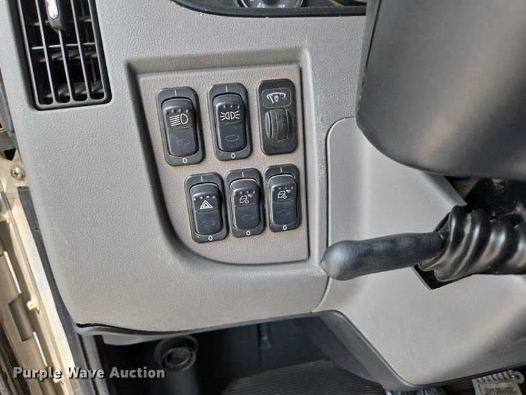 image for item ED2049 2013 Peterbilt 337 truck cab and chassis