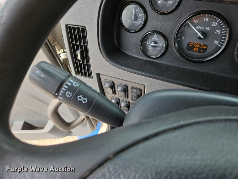 image for item ED2049 2013 Peterbilt 337 truck cab and chassis