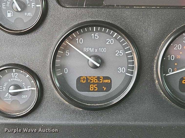 image for item ED2049 2013 Peterbilt 337 truck cab and chassis