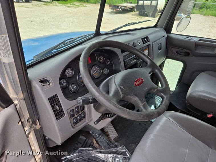 image for item ED2049 2013 Peterbilt 337 truck cab and chassis