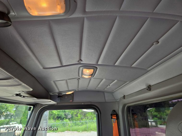 image for item ED2049 2013 Peterbilt 337 truck cab and chassis