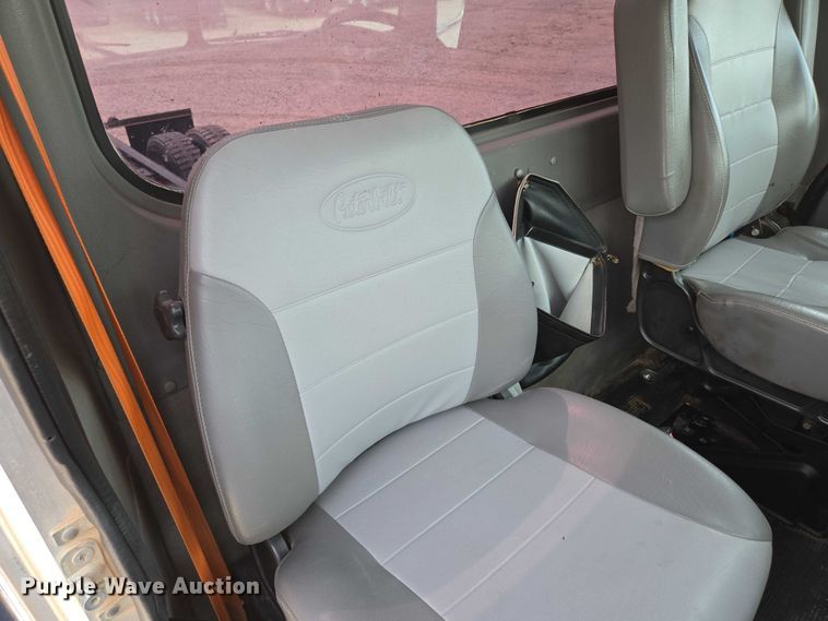 image for item ED2049 2013 Peterbilt 337 truck cab and chassis