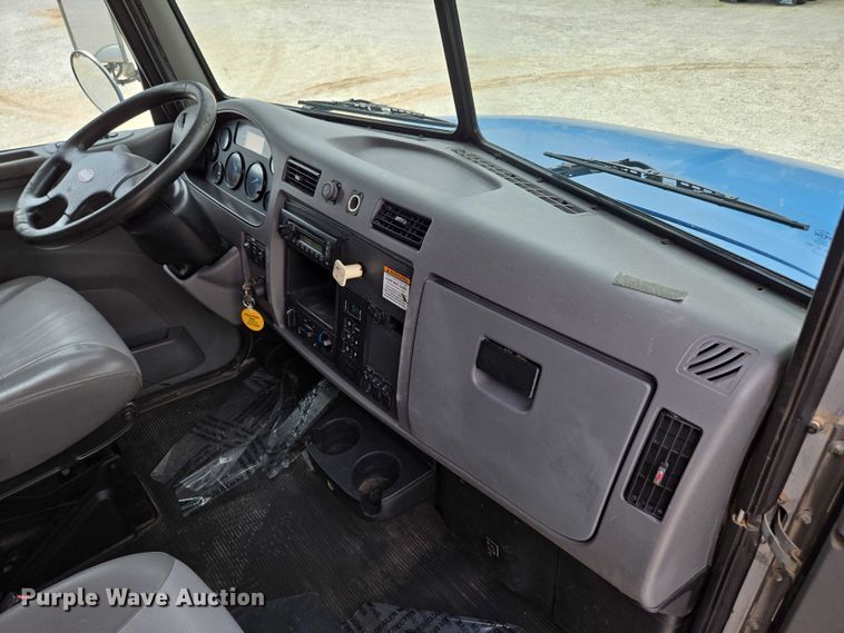 image for item ED2049 2013 Peterbilt 337 truck cab and chassis