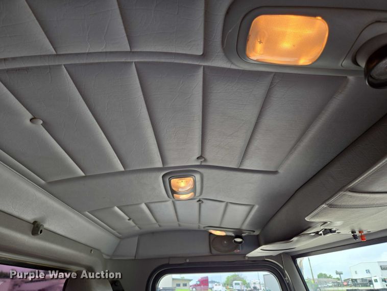 image for item ED2049 2013 Peterbilt 337 truck cab and chassis