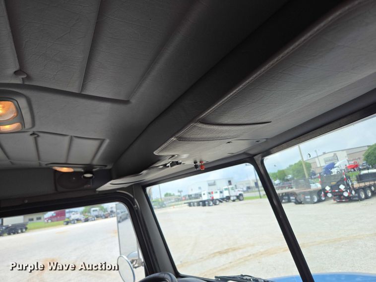 image for item ED2049 2013 Peterbilt 337 truck cab and chassis