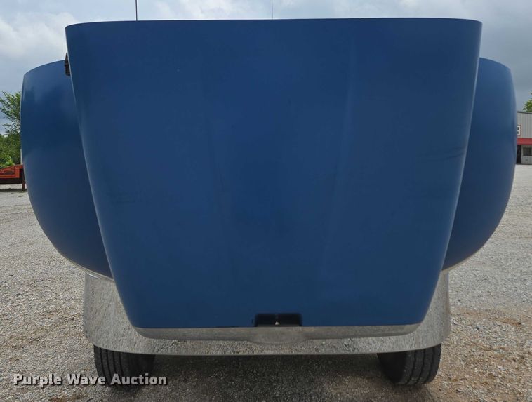 image for item ED2049 2013 Peterbilt 337 truck cab and chassis