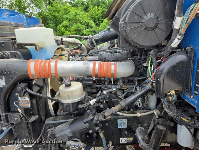 image for item ED2049 2013 Peterbilt 337 truck cab and chassis