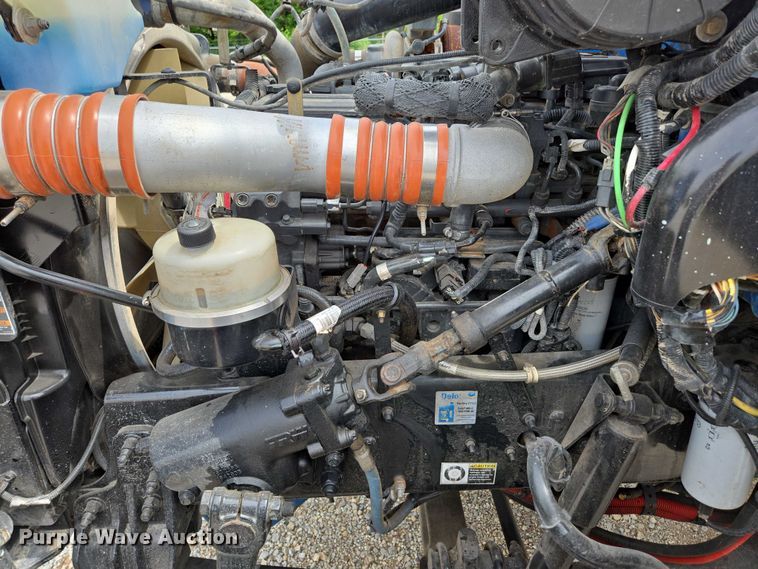 image for item ED2049 2013 Peterbilt 337 truck cab and chassis