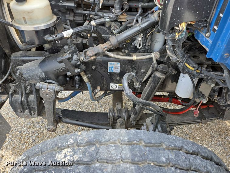 image for item ED2049 2013 Peterbilt 337 truck cab and chassis