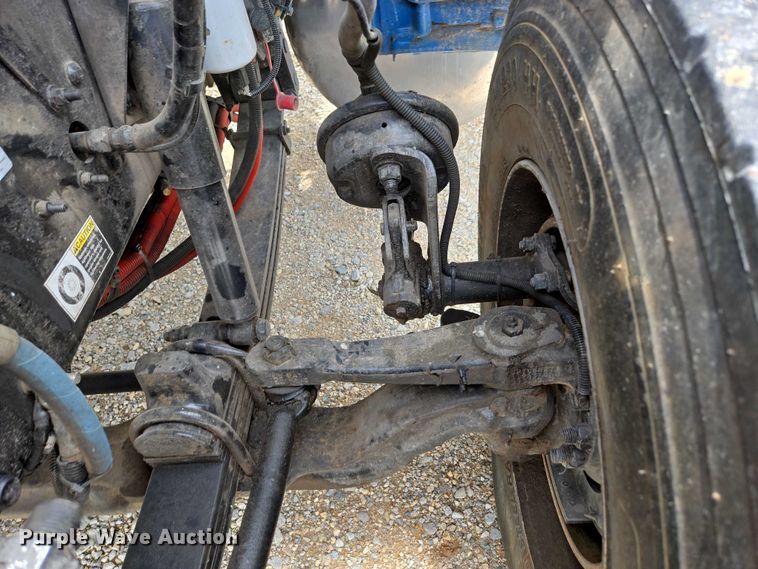 image for item ED2049 2013 Peterbilt 337 truck cab and chassis