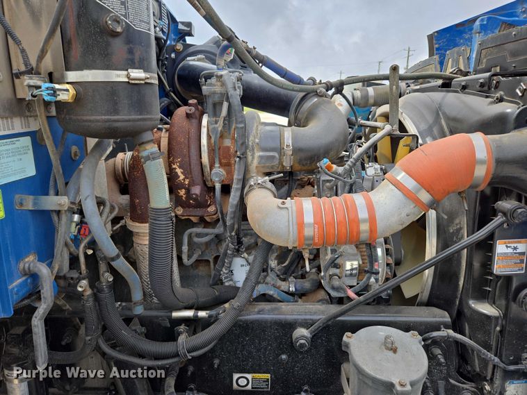 image for item ED2049 2013 Peterbilt 337 truck cab and chassis