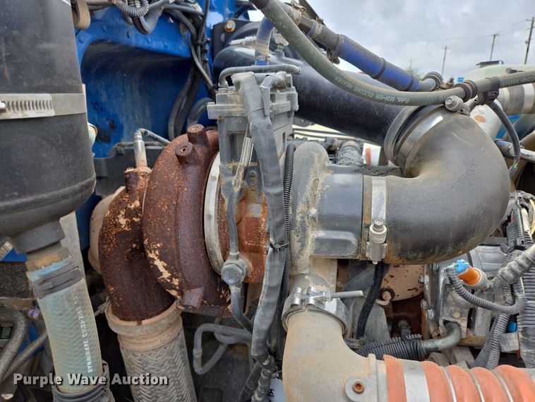 image for item ED2049 2013 Peterbilt 337 truck cab and chassis