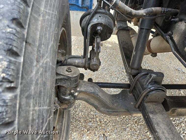 image for item ED2049 2013 Peterbilt 337 truck cab and chassis