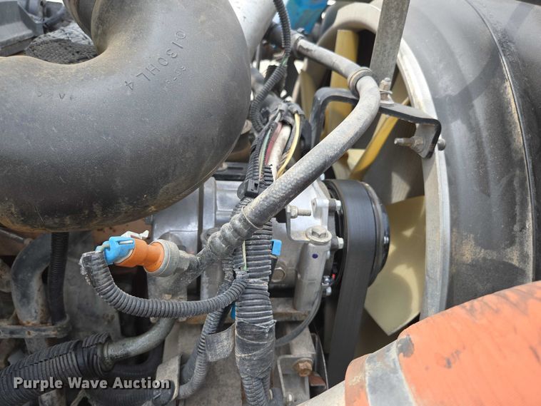 image for item ED2049 2013 Peterbilt 337 truck cab and chassis