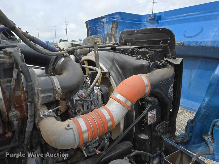 image for item ED2049 2013 Peterbilt 337 truck cab and chassis