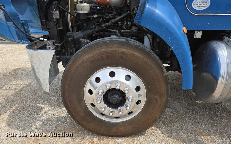 image for item ED2049 2013 Peterbilt 337 truck cab and chassis