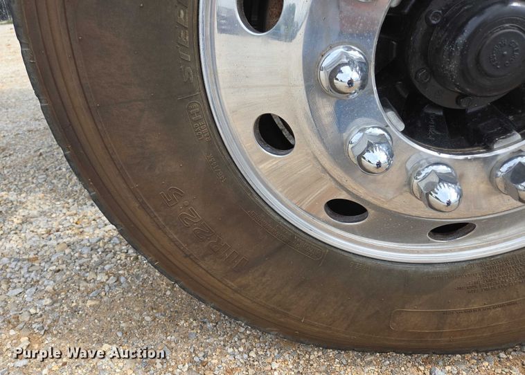 image for item ED2049 2013 Peterbilt 337 truck cab and chassis