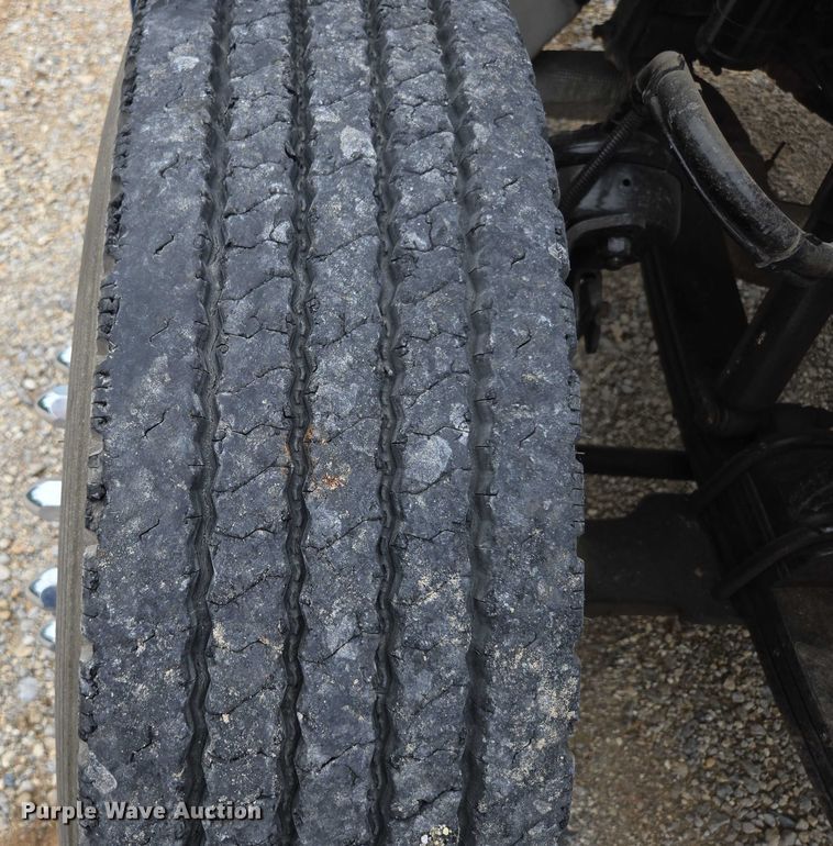 image for item ED2049 2013 Peterbilt 337 truck cab and chassis