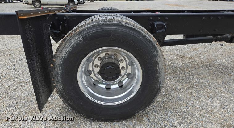 image for item ED2049 2013 Peterbilt 337 truck cab and chassis