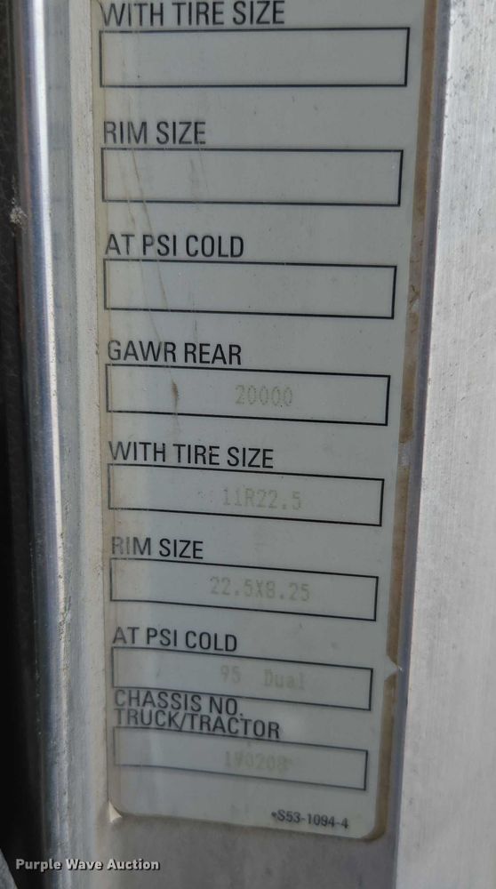 image for item ED2049 2013 Peterbilt 337 truck cab and chassis