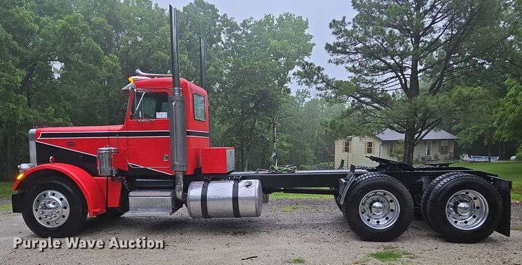 image for item ED2085 1978 Peterbilt 359-S semi truck