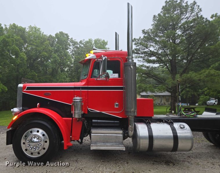 image for item ED2085 1978 Peterbilt 359-S semi truck