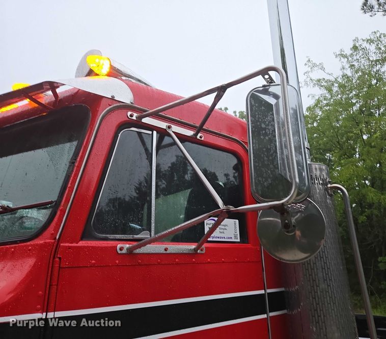 image for item ED2085 1978 Peterbilt 359-S semi truck