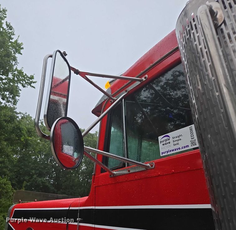 image for item ED2085 1978 Peterbilt 359-S semi truck