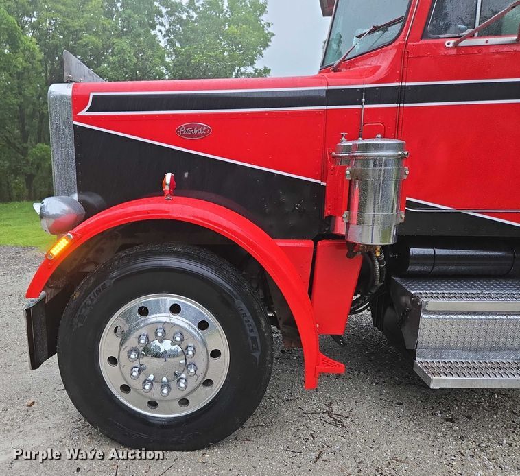 image for item ED2085 1978 Peterbilt 359-S semi truck