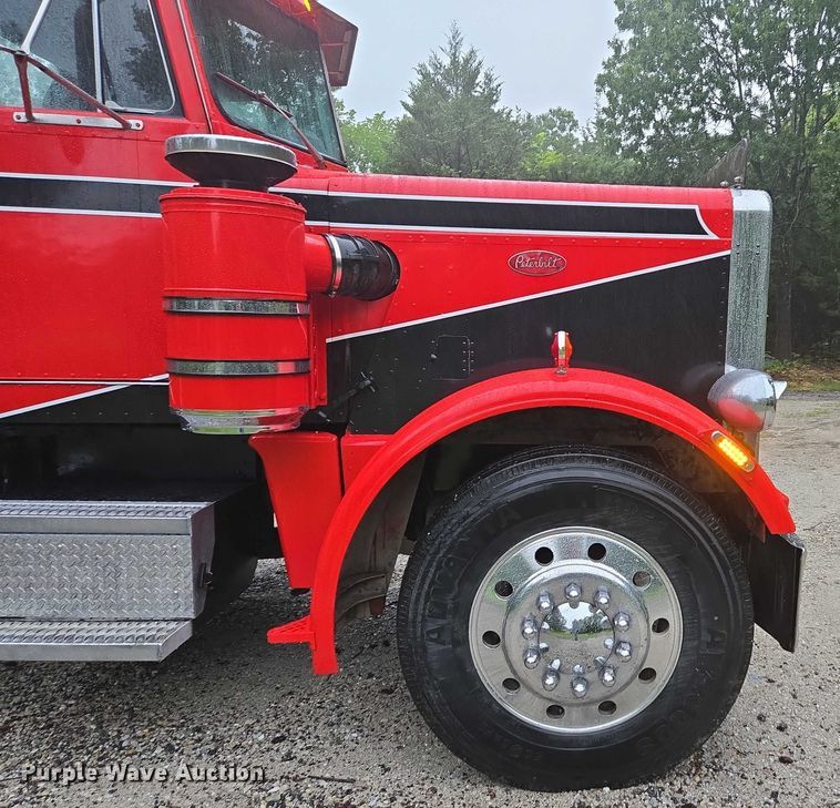 image for item ED2085 1978 Peterbilt 359-S semi truck