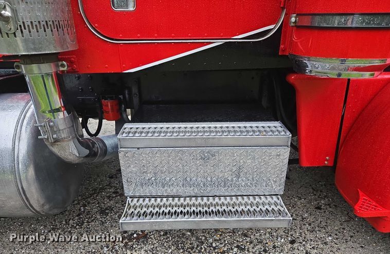 image for item ED2085 1978 Peterbilt 359-S semi truck