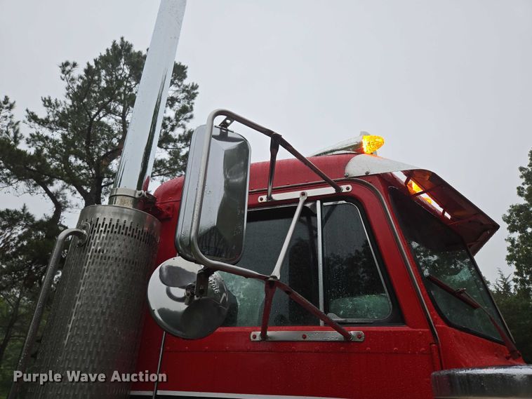 image for item ED2085 1978 Peterbilt 359-S semi truck