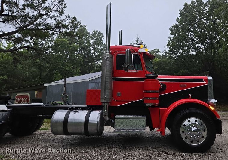 image for item ED2085 1978 Peterbilt 359-S semi truck