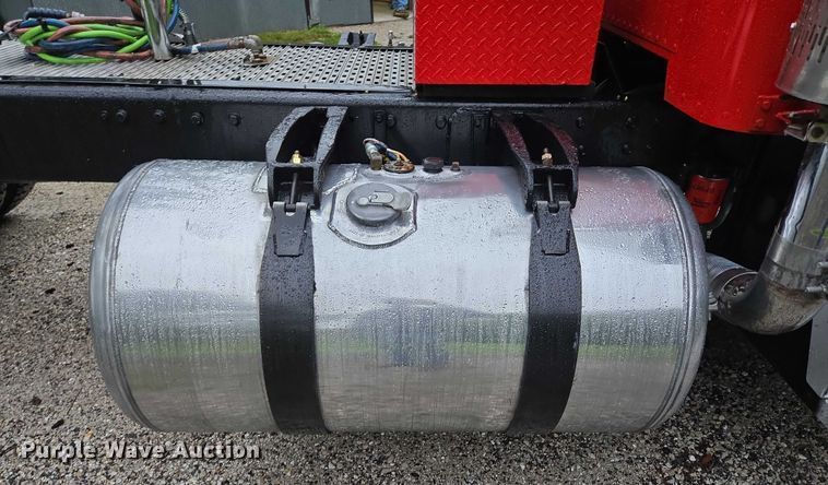 image for item ED2085 1978 Peterbilt 359-S semi truck