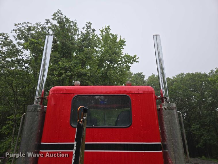 image for item ED2085 1978 Peterbilt 359-S semi truck