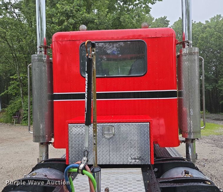 image for item ED2085 1978 Peterbilt 359-S semi truck