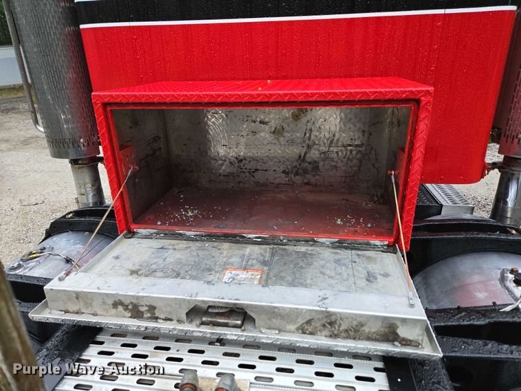 image for item ED2085 1978 Peterbilt 359-S semi truck