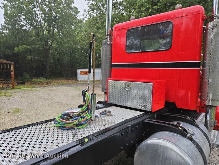 image for item ED2085 1978 Peterbilt 359-S semi truck