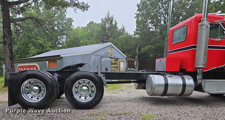 image for item ED2085 1978 Peterbilt 359-S semi truck