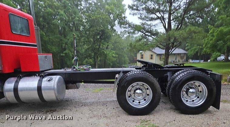 image for item ED2085 1978 Peterbilt 359-S semi truck