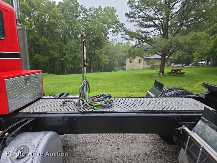 image for item ED2085 1978 Peterbilt 359-S semi truck